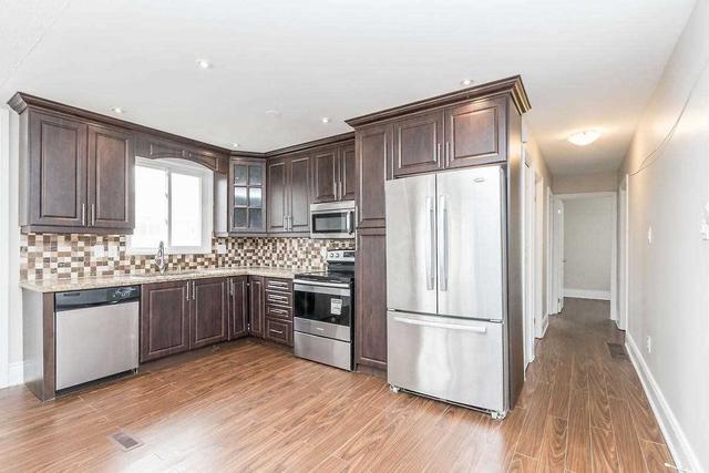 19 Finchley Cres, House detached with 3 bedrooms, 2 bathrooms and 8 parking in Brampton ON | Image 5