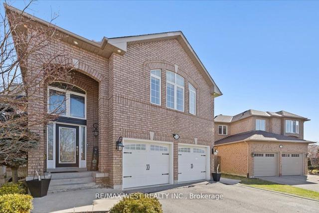 22 Ash Crt, House detached with 5 bedrooms, 3 bathrooms and 6 parking in Brampton ON | Image 12