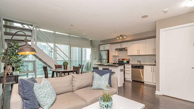 2303 - 155 Legion Rd N, Condo with 1 bedrooms, 2 bathrooms and 1 parking in Toronto ON | Image 3