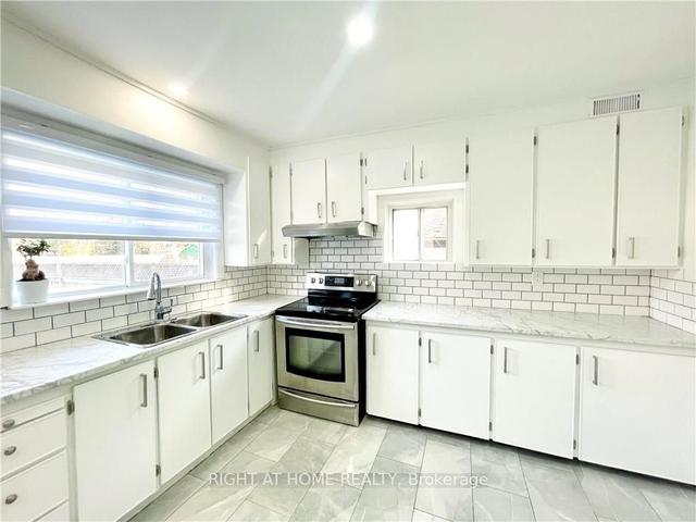 263 East 8th St, House detached with 3 bedrooms, 2 bathrooms and 4 parking in Hamilton ON | Image 1