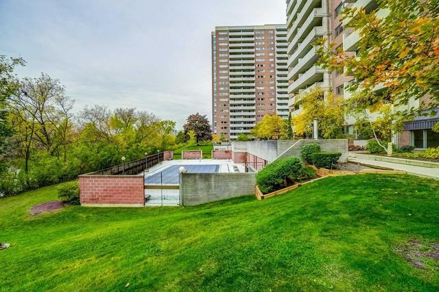 2010 - 260 Scarlett Rd, Condo with 3 bedrooms, 2 bathrooms and 1 parking in Toronto ON | Image 22