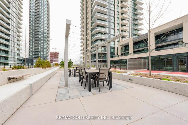 th 18 - 4055 Parkside Village Dr, Condo with 2 bedrooms, 3 bathrooms and 1 parking in Mississauga ON | Image 7