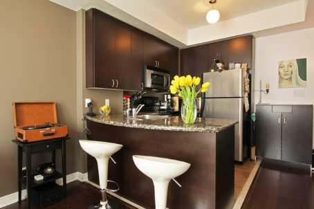 th20 - 80 Carr St, Townhouse with 2 bedrooms, 1 bathrooms and 1 parking in Toronto ON | Image 2