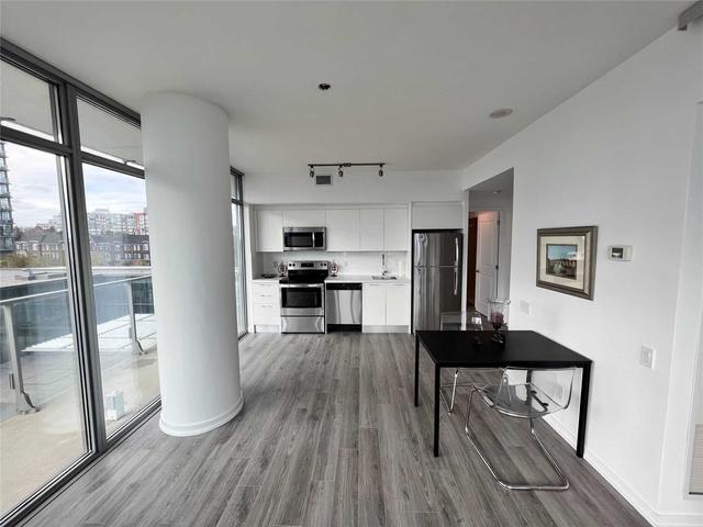 305 - 103 The Queensway Ave, Condo with 2 bedrooms, 2 bathrooms and 1 parking in Toronto ON | Image 3