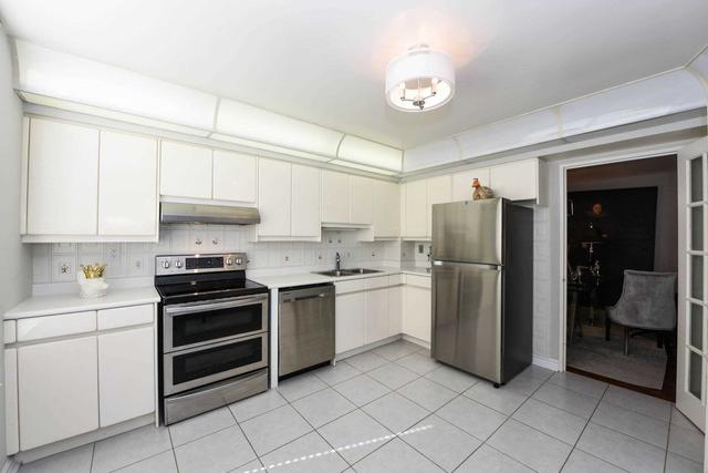 519 - 333 Clark Ave W, Condo with 2 bedrooms, 2 bathrooms and 1 parking in Vaughan ON | Image 8
