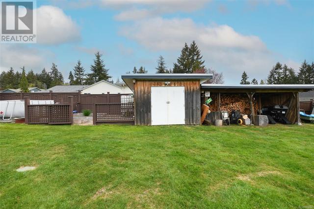 Storage sheds in back yard | Image 63