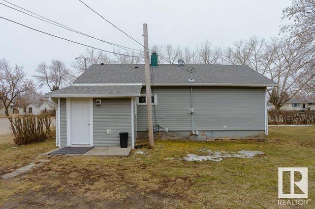 4716 48 Av, House detached with 2 bedrooms, 2 bathrooms and null parking in Wetaskiwin AB | Image 3