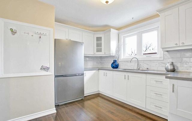 19 Par Ave, House detached with 3 bedrooms, 4 bathrooms and 3 parking in Toronto ON | Image 6