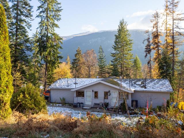 4614 Starlight Rd, House detached with 4 bedrooms, 2 bathrooms and null parking in Central Kootenay F BC | Image 10