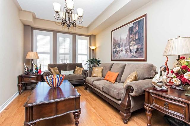 3654 Twinmaple Dr, House semidetached with 3 bedrooms, 4 bathrooms and 3 parking in Mississauga ON | Image 3