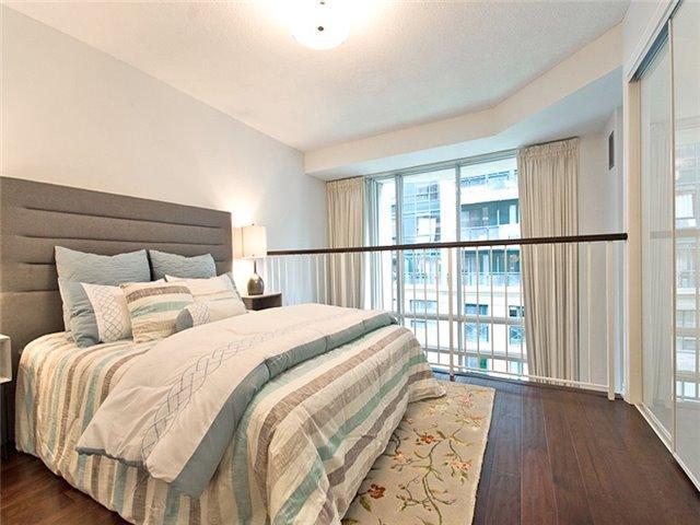 404 - 30 Hayden St, Condo with 1 bedrooms, 2 bathrooms and 1 parking in Toronto ON | Image 17