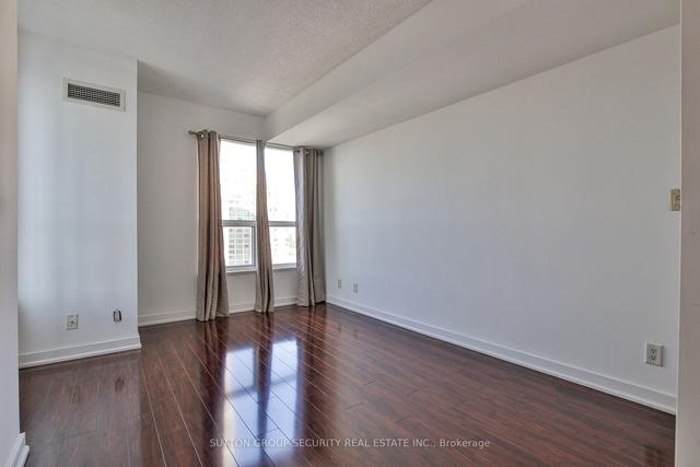 2003 - 36 Lee Centre Dr, Condo with 2 bedrooms, 1 bathrooms and 1 parking in Toronto ON | Image 8