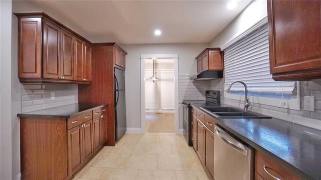 18 Richelieu Dr Dr, House detached with 3 bedrooms, 2 bathrooms and 5 parking in St. Catharines ON | Image 5
