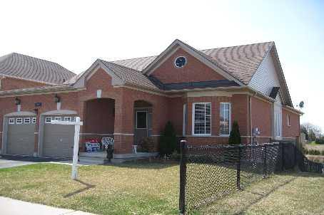 92 Abbyview Dr, House detached with 2 bedrooms, 3 bathrooms and 4 parking in Whitby ON | Image 1