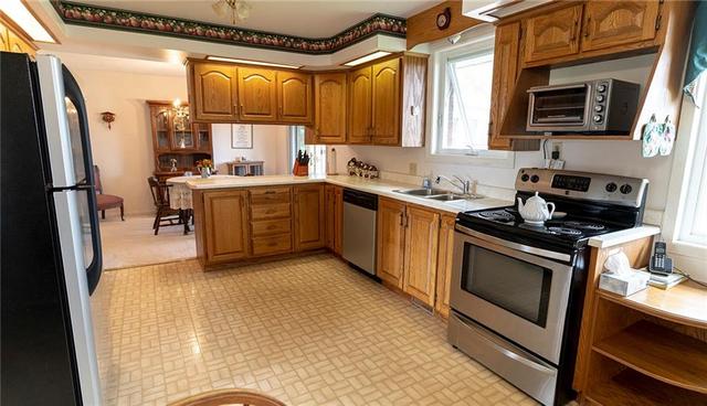 3286 Micksburg Road, House detached with 2 bedrooms, 2 bathrooms and 10 parking in Laurentian Valley ON | Image 5