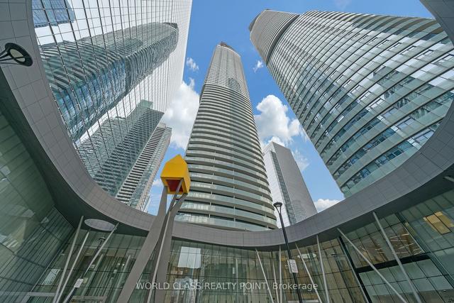 3201 - 12 York St, Condo with 1 bedrooms, 1 bathrooms and 0 parking in Toronto ON | Image 1