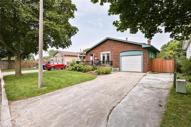 842 Westbury Court, House detached with 3 bedrooms, 1 bathrooms and 3 parking in Sarnia ON | Image 2