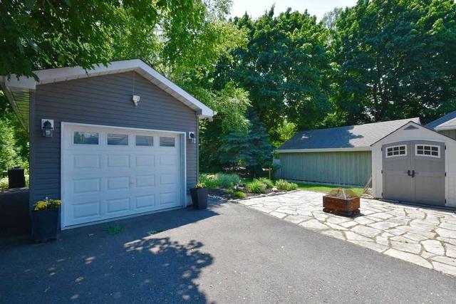 111 Queen St, House detached with 3 bedrooms, 2 bathrooms and 6 parking in Barrie ON | Image 14