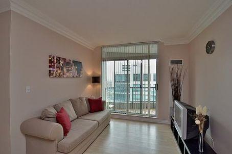 lph05 - 7 Lorraine Dr, Condo with 3 bedrooms, 2 bathrooms and 1 parking in Toronto ON | Image 3