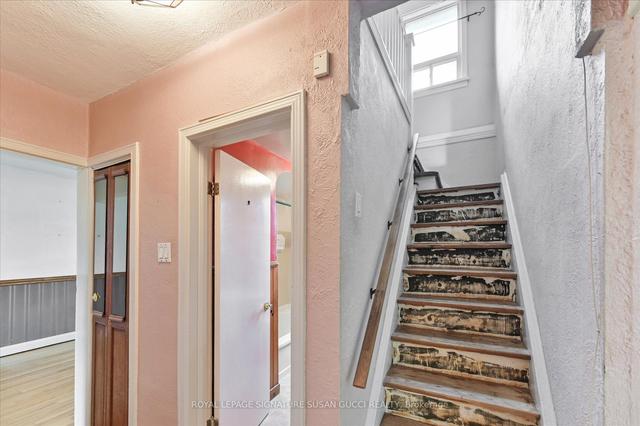 40 Holland Ave, House detached with 3 bedrooms, 2 bathrooms and 2 parking in Toronto ON | Image 9