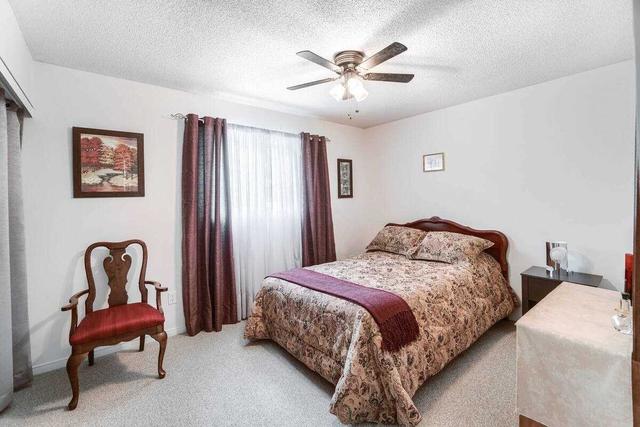 34 Moorehead Cres, House detached with 4 bedrooms, 4 bathrooms and 4 parking in Brampton ON | Image 20