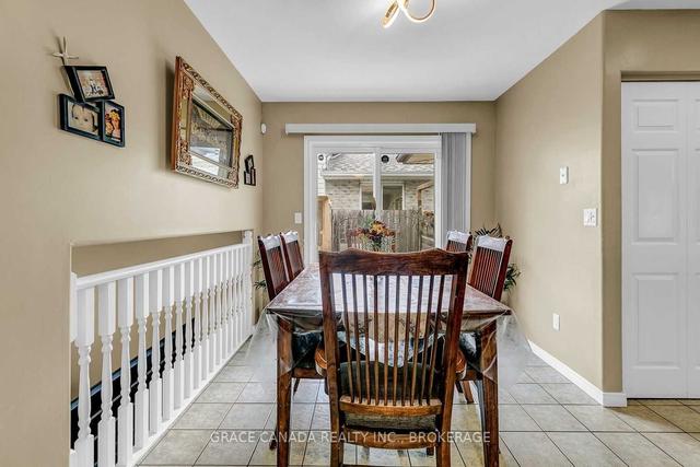 4006 Maple Leaf Cres, House detached with 3 bedrooms, 2 bathrooms and 3 parking in Windsor ON | Image 3