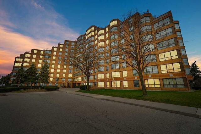 204 - 6 Humberline Dr W, Condo with 1 bedrooms, 1 bathrooms and 1 parking in Toronto ON | Image 1