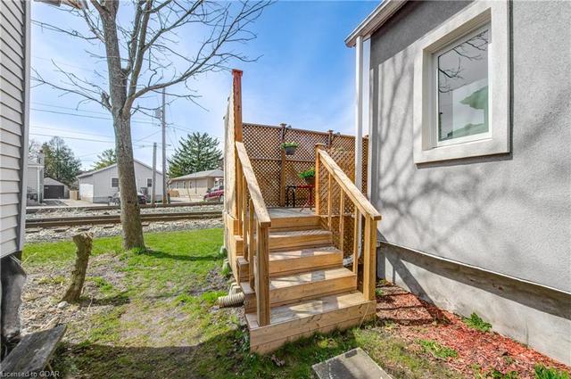 154 Alice Street, House detached with 2 bedrooms, 1 bathrooms and 3 parking in Guelph ON | Image 46