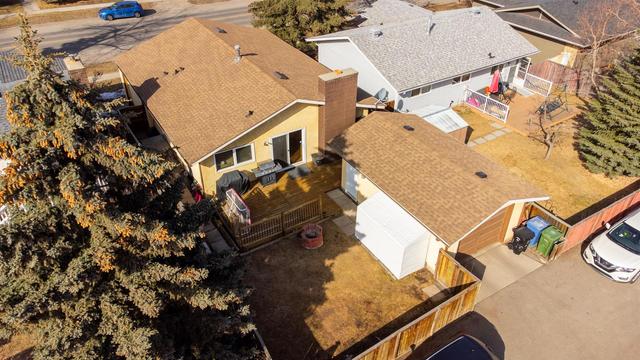 11240 Braeside Drive Sw, House detached with 3 bedrooms, 2 bathrooms and 3 parking in Calgary AB | Image 2