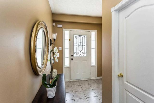 6 Queen Anne Dr, House attached with 3 bedrooms, 3 bathrooms and 2 parking in Brampton ON | Image 3