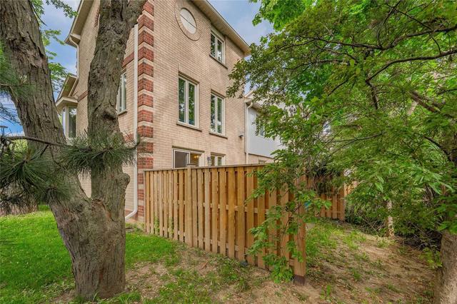 1 - 302 College Ave, Townhouse with 3 bedrooms, 2 bathrooms and 2 parking in Guelph ON | Image 32