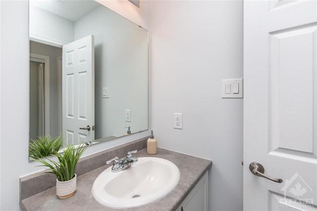 801 Mikinak Road, Townhouse with 3 bedrooms, 3 bathrooms and 1 parking in Ottawa ON | Image 28