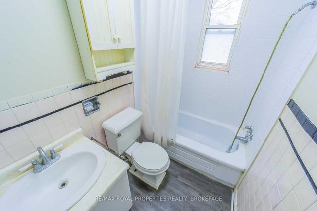 5323 Lawrence Ave E, House detached with 2 bedrooms, 1 bathrooms and 8 parking in Toronto ON | Image 4