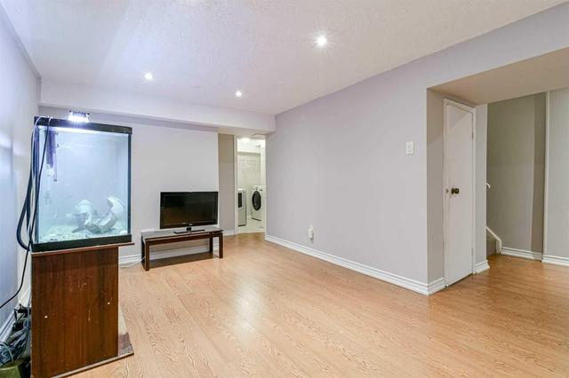 5 Guildford Cres, Townhouse with 3 bedrooms, 2 bathrooms and 1 parking in Brampton ON | Image 17