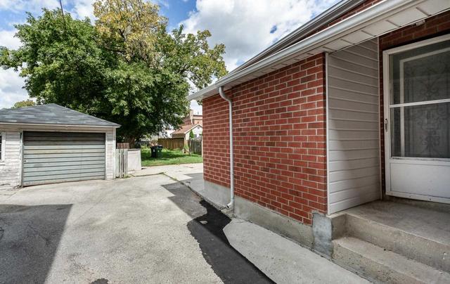 18 Dennis Ave, House detached with 5 bedrooms, 3 bathrooms and 3 parking in Toronto ON | Image 9