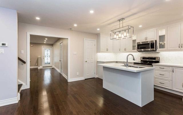 1 - 2021 Sixth Line, Townhouse with 3 bedrooms, 4 bathrooms and 1 parking in Oakville ON | Image 7