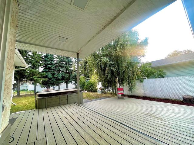 Yard with parking pad | Image 20