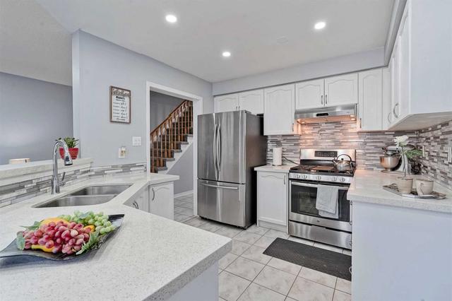 5199 Porter St, House attached with 3 bedrooms, 3 bathrooms and 3 parking in Burlington ON | Image 3