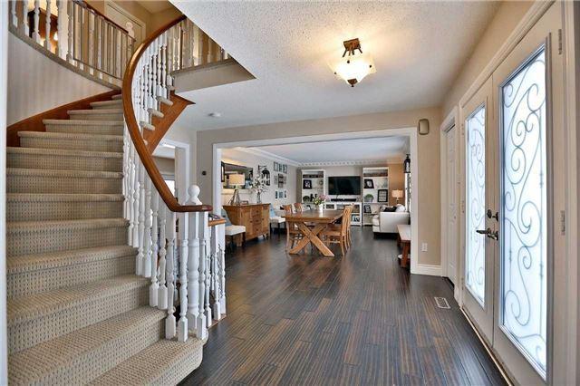 11005 Amos Dr, House detached with 4 bedrooms, 3 bathrooms and 20 parking in Milton ON | Image 2