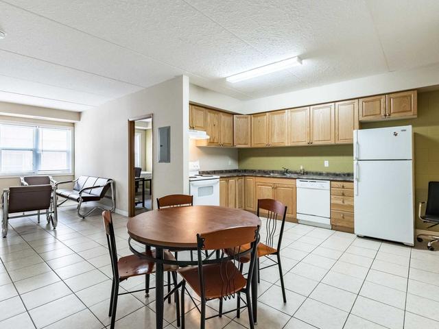 404 - 253 Lester St, Condo with 5 bedrooms, 2 bathrooms and 0 parking in Waterloo ON | Image 40