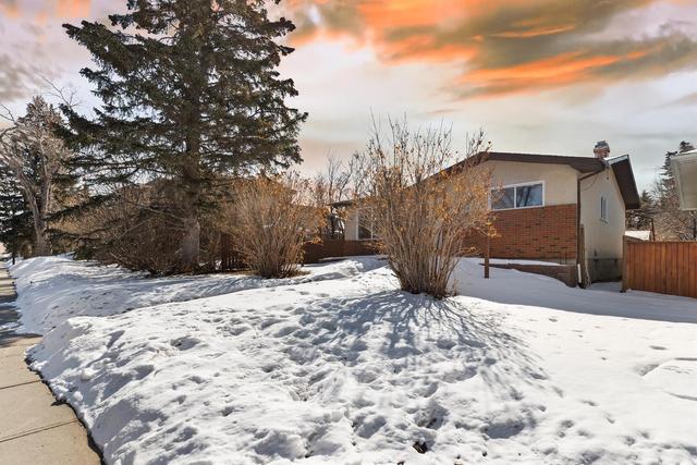 421 34 Avenue Nw, House detached with 5 bedrooms, 2 bathrooms and 2 parking in Calgary AB | Image 3