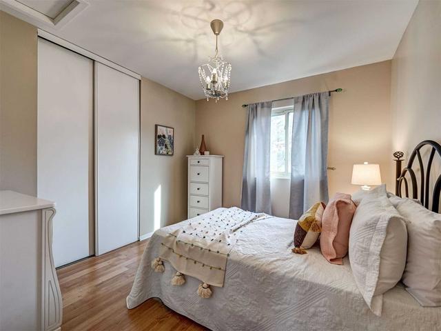 28 Bent Oak Circ, House detached with 3 bedrooms, 2 bathrooms and 2 parking in Mississauga ON | Image 20
