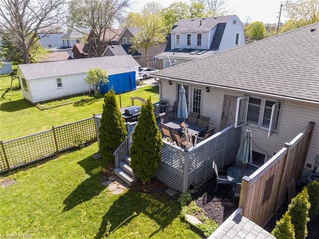 3907 Front Street, House attached with 5 bedrooms, 2 bathrooms and 4 parking in Niagara Falls ON | Image 3