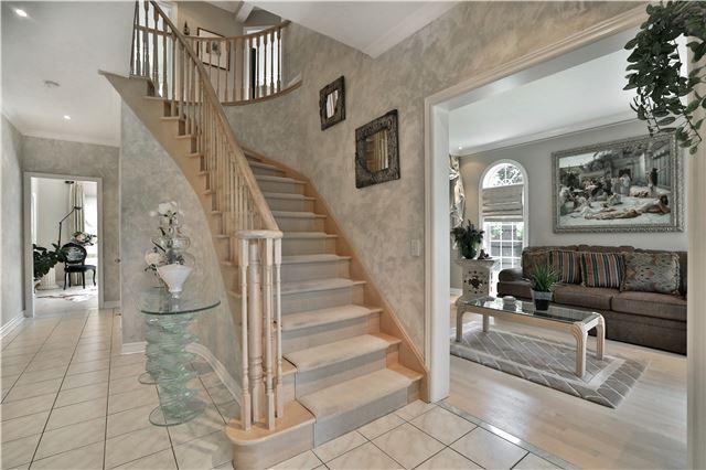 452 Doverwood Dr, House detached with 5 bedrooms, 5 bathrooms and 3 parking in Oakville ON | Image 2