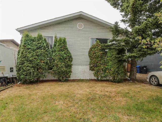17 Grimson Street, House detached with 3 bedrooms, 2 bathrooms and 2 parking in Red Deer AB | Image 2
