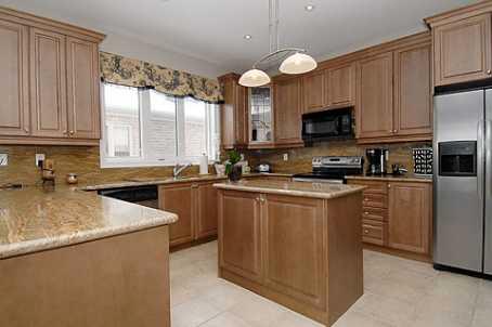 86 Valleycreek Dr, House detached with 4 bedrooms, 4 bathrooms and 6 parking in Brampton ON | Image 5