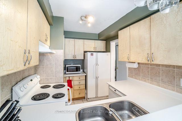 27 Gilgorm Rd, Condo with 3 bedrooms, 3 bathrooms and 2 parking in Brampton ON | Image 17
