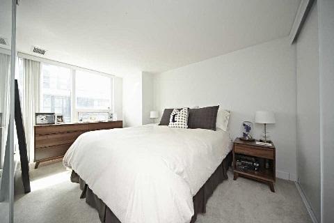 901 - 25 Capreol Crt, Condo with 1 bedrooms, 1 bathrooms and 1 parking in Toronto ON | Image 6