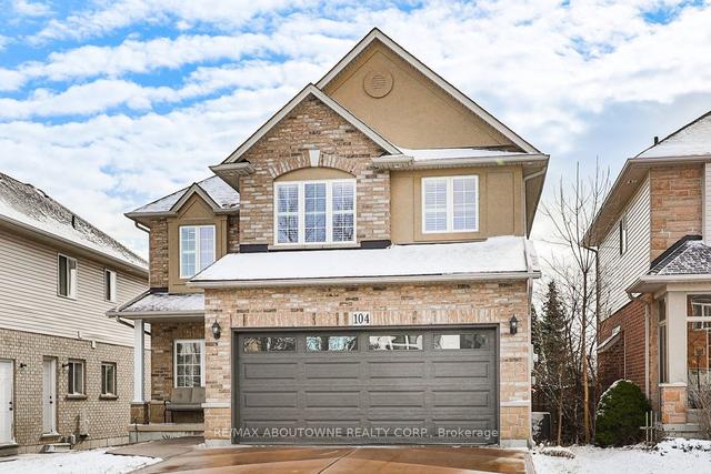 104 Garth Trails Cres, House detached with 3 bedrooms, 4 bathrooms and 6 parking in Hamilton ON | Image 1