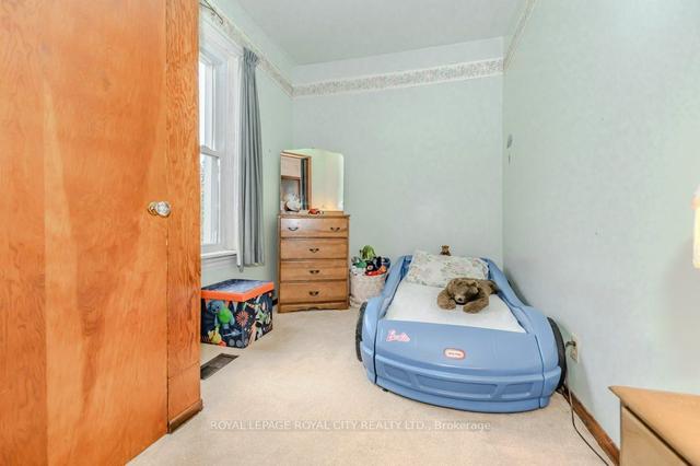 27 Lowell St N, House detached with 3 bedrooms, 1 bathrooms and 4 parking in Cambridge ON | Image 7